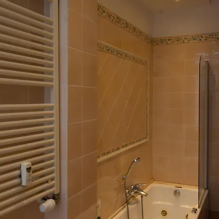 Lady Esmeralda דירה *